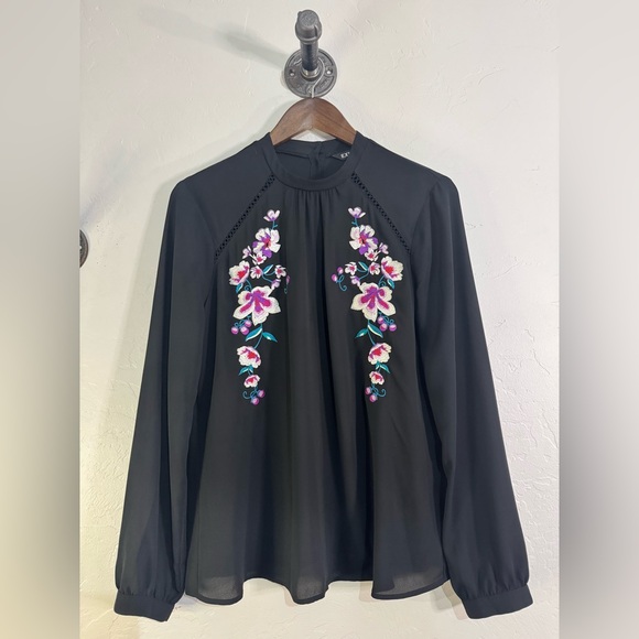 Express Elegant Boho Embroidered Black Blouse Size Medium - Picture 1 of 6